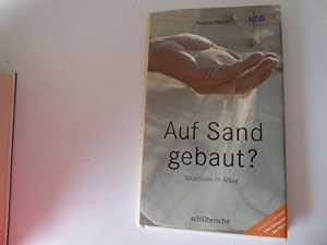 Image du vendeur pour Auf Sand gebaut. Bibelzitate im Alltag. Hardcover mit Schutzumschlag mis en vente par Deichkieker Bcherkiste