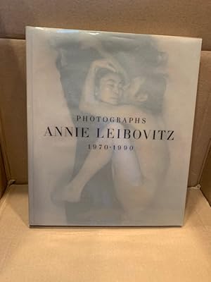 Immagine del venditore per Annie Leibovitz, Photographs, 1970-1990 : Including a Conversation with Ingrid Siscny venduto da 221Books