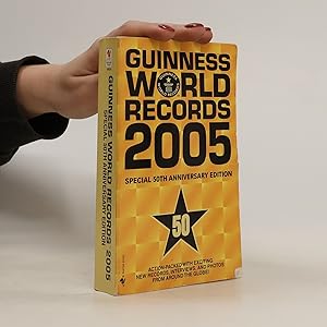 Immagine del venditore per Guinness World Records 2005 venduto da Bookbot