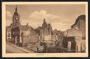 Carte postale Douvrin, vue de la rue avec des maisons en ruines