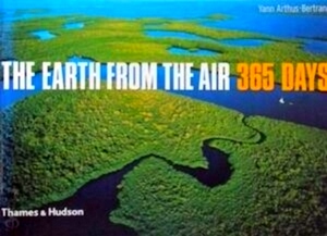 Imagen del vendedor de The Earth from the air - 365 days Special Collection a la venta por Collectors' Bookstore