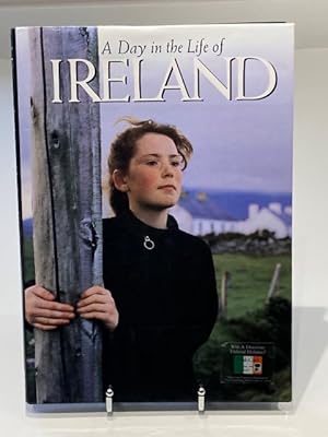 Imagen del vendedor de A Day in the Life of Ireland a la venta por The Deva Bookshop