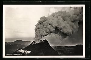 Ansichtskarte Napoli, Blick zum rauchenden Vulkan Vesuv