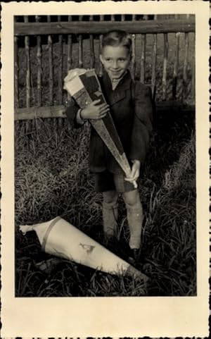 Foto Ansichtskarte / Postkarte Glückwunsch Einschulung, Junge mit Zuckertüten