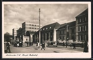 Ansichtskarte Kattowitz /O.-S., belebte Szene am Hauptbahnhof