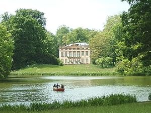 Bild des Verkufers fr Schloss und Park Schnbusch, Aschaffenburg Amtlicher Fhrer. bearb. von Werner Helmberger und Jost Albert. Bayerisches Schlsserverwaltung zum Verkauf von Antiquariat REDIVIVUS