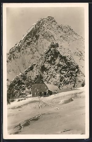 Ansichtskarte Teryho chata, Vysoke Tatry, Berghütte vor verschneitem Gebirgsmassiv