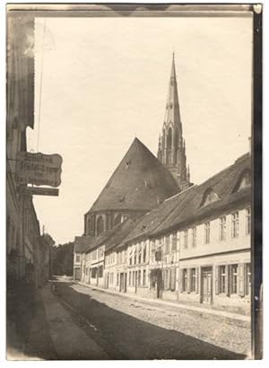 Fotografie W. Apel, Berlin, Ansicht Königsberg / Neumark, Königstrasse mit Geschäfts - und Wohnhä...