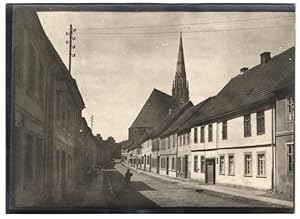 Fotografie W. Apel, Berlin, Ansicht Königsberg / Neumark, Königstrasse mit Wohn - und Geschäftshä...