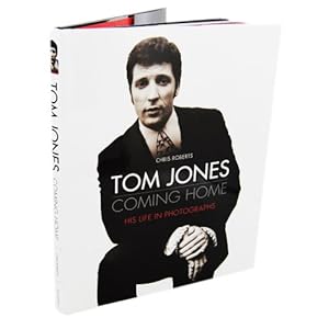 Image du vendeur pour Tom Jones A Life In Pictures mis en vente par WeBuyBooks