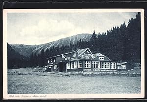 Ansichtskarte Bouda v obrim udoli /Krkonose, Berghütte mit Wald und Bergblick