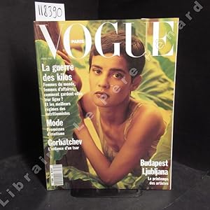 Imagen del vendedor de Vogue N 705 : La guerre des kilos - Mode : Promesses d'exotisme - Gorbatchev, l'enfance d'un tsar - . a la venta por Librairie-Bouquinerie Le Pre Pnard