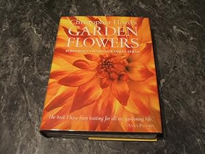 Imagen del vendedor de Christopher Lloyd's Garden Flowers - Perennials, Bulbs, Grasses, Ferns a la venta por M & P BOOKS   PBFA MEMBER