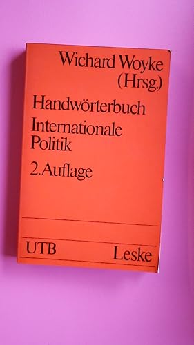 Bild des Verkufers fr HANDWRTERBUCH INTERNATIONALE POLITIK. zum Verkauf von Butterfly Books GmbH & Co. KG