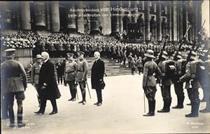 Ansichtskarte / Postkarte Reichspräsident Paul von Hindenburg beim Abschreiten der Ehrenkompagnie...