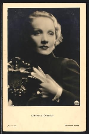 Ansichtskarte Schauspielerin Marlene Dietrich mit abwartendem Blick