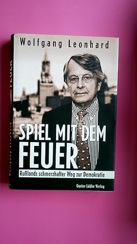 Bild des Verkufers fr SPIEL MIT DEM FEUER. Russlands schmerzhafter Weg zur Demokratie zum Verkauf von HPI, Inhaber Uwe Hammermller