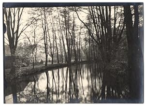 Fotografie W. Apel, Berlin, Ansicht Amtitz, Häuser am Gewässer