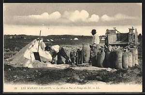 Ansichtskarte Les Marais Salants, La Mise en Sac et Pesage du Sel