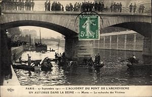 Ansichtskarte / Postkarte Paris, Der Unfall der Pont de l'Archeveche, Ein Bus in der Seine, 1911,...