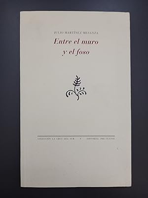 Seller image for Entre el muro y el foso.- Martnez Mesanza, Julio. for sale by MUNDUS LIBRI- ANA FORTES