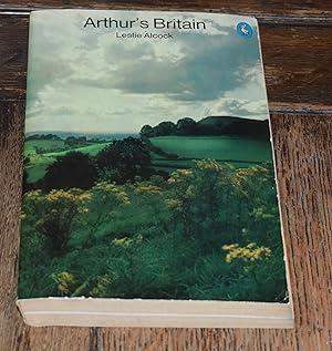 Imagen del vendedor de Arthur's Britain - history and archaeology ad 367-634 a la venta por CHESIL BEACH BOOKS