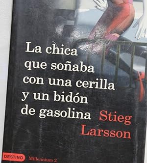 Imagen del vendedor de La chica que soaba con una cerilla y un bidn de gasolina a la venta por Librera Alonso Quijano