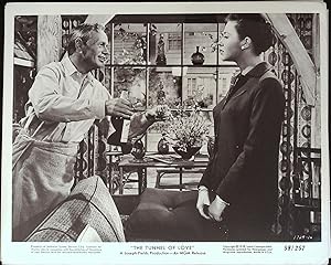 Image du vendeur pour The Tunnel of Love 8 x 10 Still 1958 Richard Widmark and Gia Scala! mis en vente par AcornBooksNH