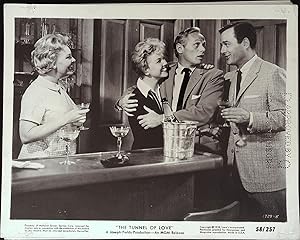 Image du vendeur pour The Tunnel of Love 8 x 10 Still 1958 Doris Day, Richard Widmark, Gig Young! mis en vente par AcornBooksNH