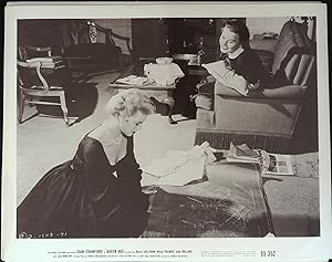 Immagine del venditore per Queen Bee 8 x 10 Still 1955 Betsy Palmer, Lucy Marlow! venduto da AcornBooksNH