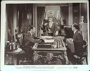 Bild des Verkufers fr Queen Bee 8 x 10 Still 1955 Joan Crawford, Barry Sullivan, John Ireland! zum Verkauf von AcornBooksNH