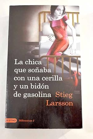 Imagen del vendedor de La chica que soaba con una cerilla y un bidn de gasolina a la venta por Alcan Libros