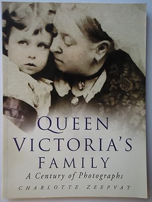 Image du vendeur pour QUEEN VICTORIA'S FAMILY. A Century of Photographs 1840-1940 mis en vente par GfB, the Colchester Bookshop