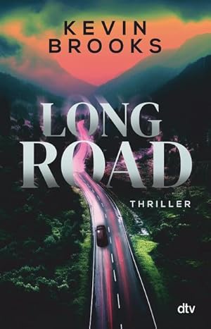 Bild des Verkufers fr Long Road : Thriller | Hoch spannender Roadtrip-Thriller ber drei Jugendliche, die bedingungslos fr Gerechtigkeit kmpfen - mit einer zarten Liebesgeschichte zum Verkauf von AHA-BUCH GmbH