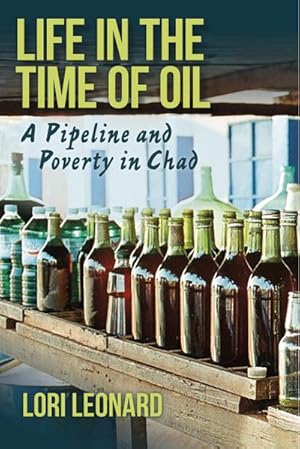 Image du vendeur pour Life in the Time of Oil : A Pipeline and Poverty in Chad mis en vente par AHA-BUCH GmbH