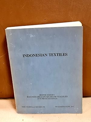 Bild des Verkufers fr Indonesian Textiles, Irene Emery Roundtable on Museum Textiles, 1979 Proceedings. zum Verkauf von Antiquariat Friederichsen