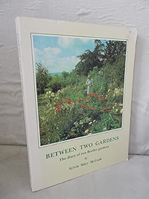 Immagine del venditore per Between Two Gardens: The Diary of Two Border Gardens venduto da WeBuyBooks