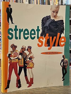 Bild des Verkufers fr Streetstyle _ From Sidewalk to Catwalk zum Verkauf von San Francisco Book Company