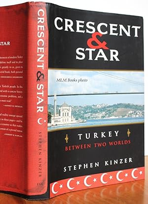 Imagen del vendedor de Crescent & Star: Turkey Between Two Worlds a la venta por Ulysses Books, Michael L. Muilenberg, Bookseller