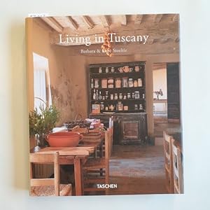 Seller image for Living in Tuscany - Text in Englisch - Franzsisch - Deutsch for sale by Gebrauchtbcherlogistik  H.J. Lauterbach
