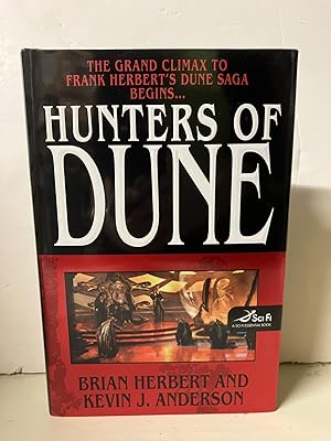 Imagen del vendedor de Hunters of Dune a la venta por Chamblin Bookmine