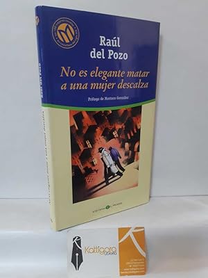 Imagen del vendedor de NO ES ELEGANTE MATAR A UNA MUJER DESCALZA a la venta por Librera Kattigara