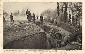 Ansichtskarte / Postkarte Guerre 1914-15, Les Tranchées, Achevement d'une tranchée, Französ. Schü...