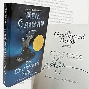 Imagen del vendedor de Neil Gaiman "The Graveyard Book" Signed First Edition, Later Printing [Very Fine] a la venta por veryfinebooks