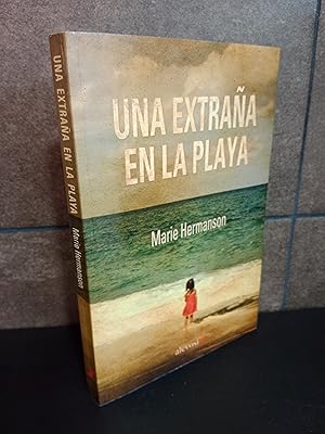 Seller image for Una extraa en la playa (Spanish Edition). Marie Hermanson. for sale by Lauso Books
