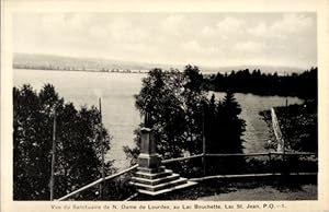 Image du vendeur pour Ansichtskarte / Postkarte Lac Bouchette Quebec Kanada, Vue du Sanctuaire de N. Dame de Lourdes, Lac St. Jean mis en vente par akpool GmbH