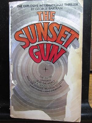 Imagen del vendedor de THE SUNSET GUN a la venta por The Book Abyss