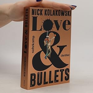 Bild des Verkufers fr Love & Bullets zum Verkauf von Bookbot