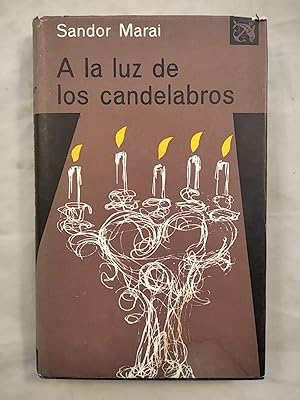 A la luz de los candelabros.