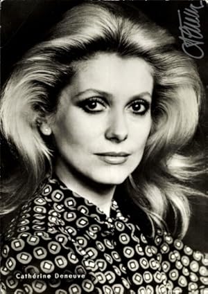 Ansichtskarte / Postkarte Schauspielerin Catherin Deneuve, Portrait, Filme Der Chef, Ein Hauch vo...